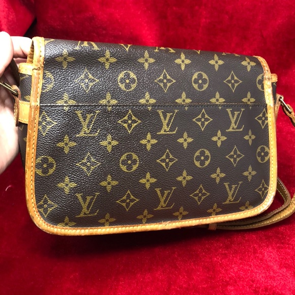 Authentic Louis Vuitton sologne crossbody - Picture 10 of 16